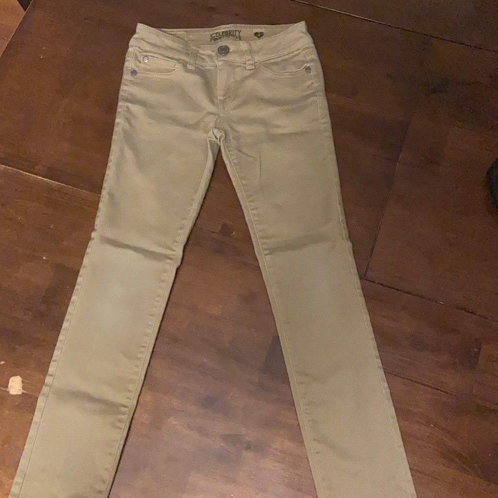 Girl’s size 8 Celebrity Pink Girls khaki pants!
